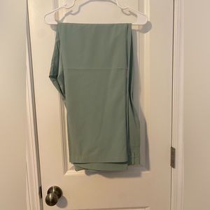 Men’s Green Short Par 4 Pants